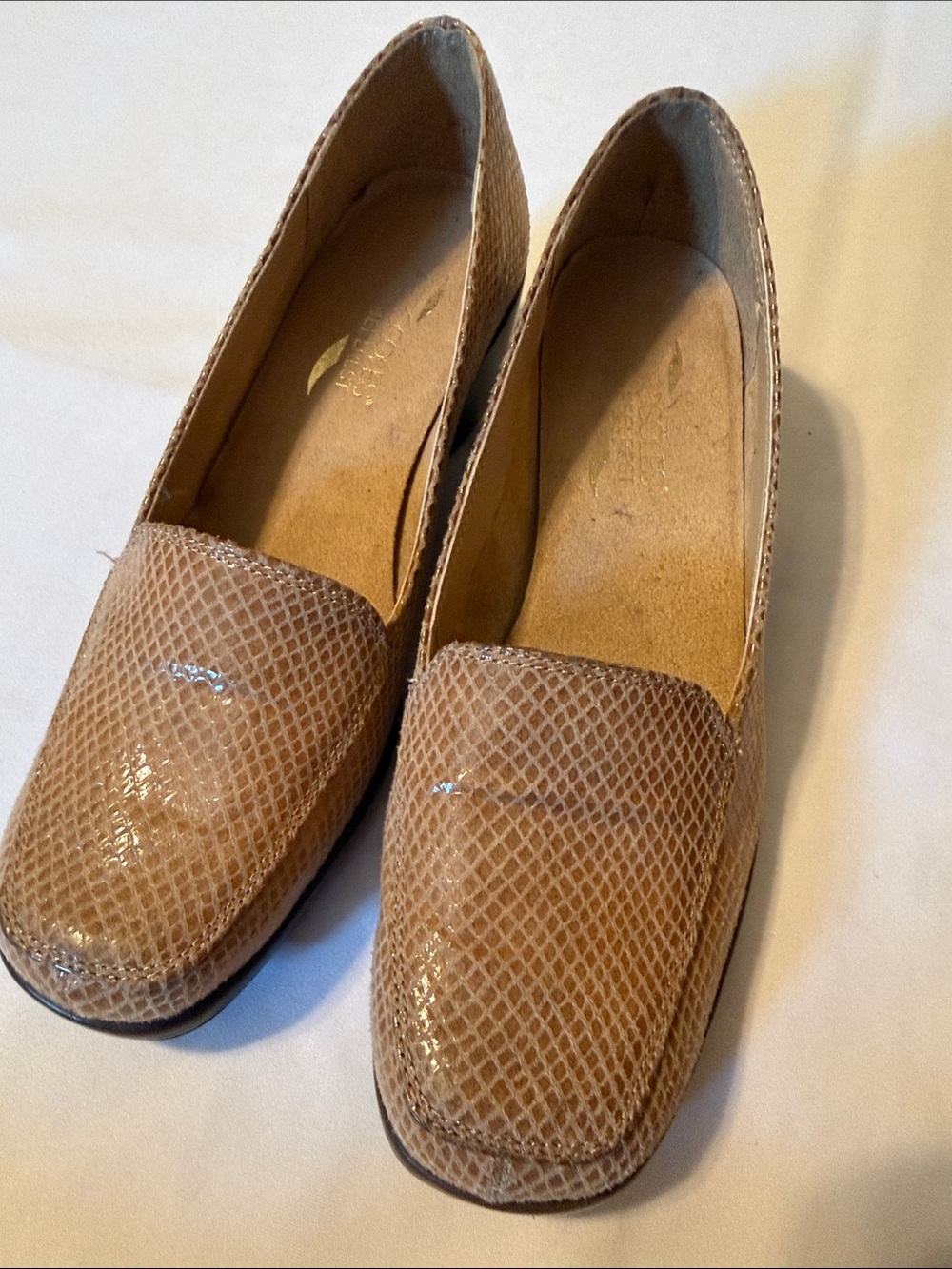 Aerosoles Beige Snakeskin Embossed Women's Slip On Wedged Loafers Size 8.5